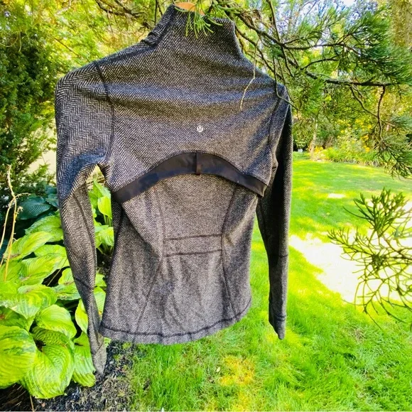 Lululemon Define Jacket size 6 - Picture 2 of 3